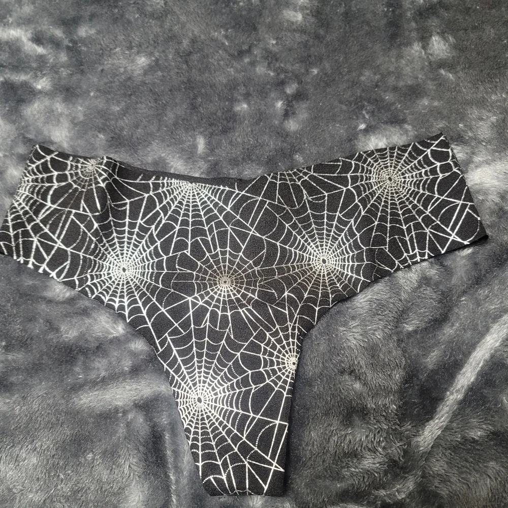 Victoria's secret pink HALLOWEEN no show thong panty SPIDER SPOOKY MEDIUM
